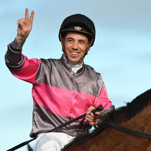 Jockey Dean Holland verunglückt beim Pferderennen und stirbt