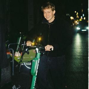 Foto von Joe Alwyn: Co-Star bekommt Hate von Swifties ab