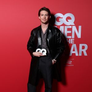 Joe Alwyn strahlt bei GQ Awards gemeinsam mit Alison Oliver