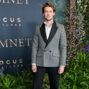 Joe Alwyn und Co. begeistern bei der Premiere von "Hamnet"