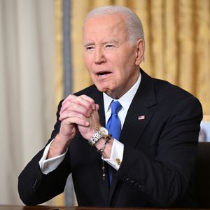 Joe Biden wird nach seiner Buchankündigung online verspottet