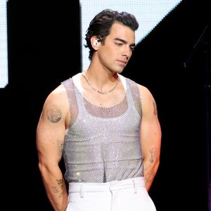 Joe Jonas' Nachbarin beschwerte sich über seinen Gesang!