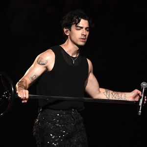 Nach Trennungs-News: Joe Jonas ändert Songtext auf Konzert