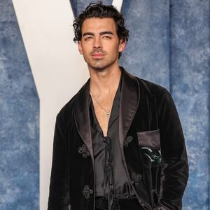 Für ein Fan-Tattoo: Joe Jonas unterbricht sein Konzert!