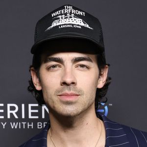 Inmitten der Scheidung: Joe Jonas hält Händchen mit Tochter