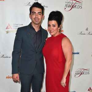 Sie stehen hinter ihm! Joe Jonas genießt Zeit mit Eltern