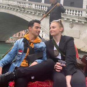 Ohne es zu wissen: Hier war Sophie Turner schon schwanger