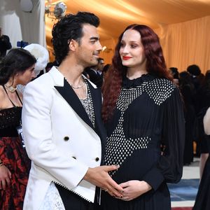 Sophie Turner spricht erstmals über zweite Schwangerschaft!