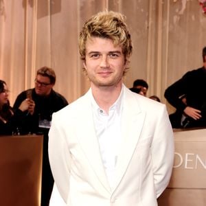 Plötzlich blond: Joe Keery überrascht mit neuer Frisur