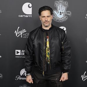 Joe Manganiello nach Scheidung mit anderer Frau unterwegs