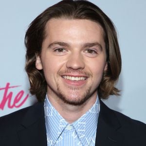 Joel Courtney wird plötzlich zum neuen Romcom-Traummann