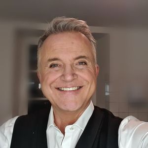 "Sixpack verfehlt": Promi-BB-Jörg engagierte Fitnesstrainer