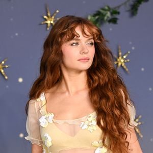 Transparentes Kleid: Joey King sorgt bei Premiere für Wirbel
