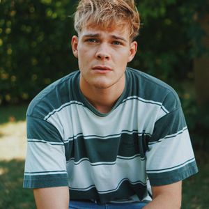 Wer ist der große Unbekannte in Joey's Jungles Outing-Video?