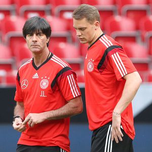 "Verdammt traurig": Manuel Neuer bedrückt über Jogi Löws Aus