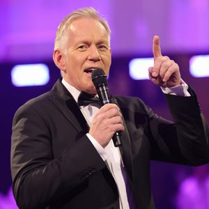 Johannes B. Kerner und seine Alina turteln am Rothenbaum