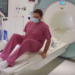 Johannes Haller wegen alter Promi-BB-Verletzung beim Arzt