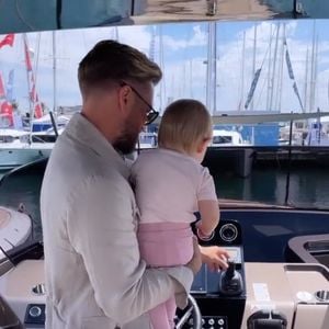 Wie Papa Johannes Haller: Baby Hailey fasziniert von Booten!