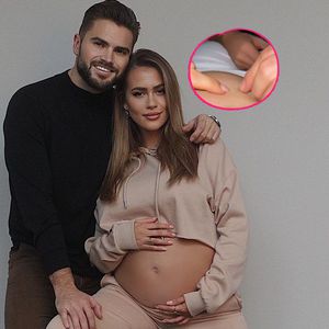 Johannes zieht sie raus: Jessi Paszka wachsen Haare am Bauch