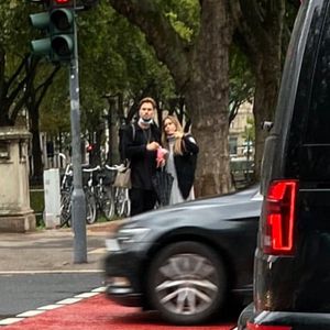 Erwischt! Hier kuscheln Johannes Haller und Jessica Paszka