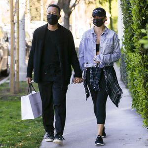 Lässige Looks: John Legend und Chrissy Teigen beim Bummeln