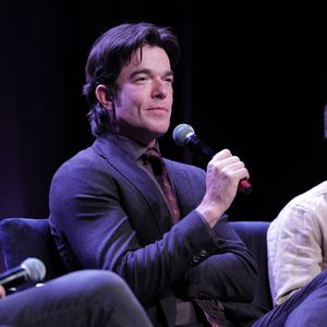 Darum folgt John Mulaney nur zwei Accounts im Netz