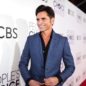Ratsch! Hier platzt "Fuller House"-Star John Stamos die Hose