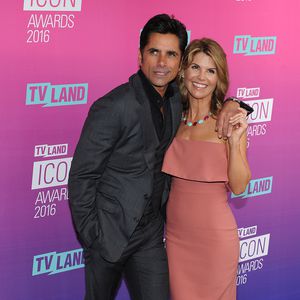 "Nicht angemessen": John Stamos hält zu Lori Loughlin
