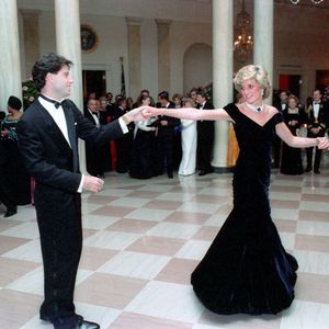 Prinzessin Dianas "Travolta-Kleid" wird Montag versteigert