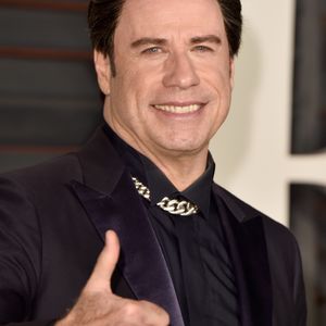 John Travolta überrascht mit langen Haaren!