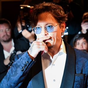 Johnny Depp verrät: So verlor er wirklich seine Fingerkuppe