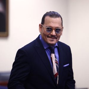 Trockener Verhandlungstag: Johnny Depp bleibt dennoch locker