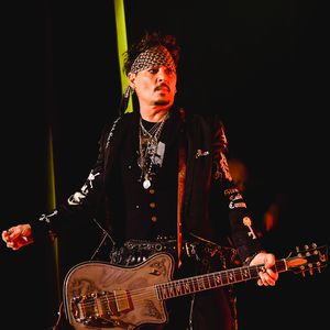 Johnny Depp gerührt: Fans halten im Rosenkrieg zu ihm!