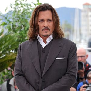 Nach Konzertabsagen: Johnny Depp auf Krücken unterwegs