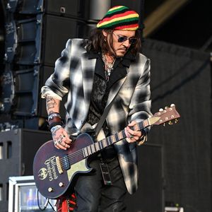 Johnny Depp ist "glücklich" über sein Leben als Rockstar