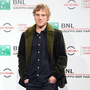 Johnny Flynn spricht über Mobbing und seine Panikattacken