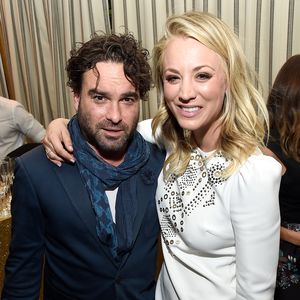 Im Aufzug: Dann funkte es bei Johnny Galecki und Kaley Cuoco