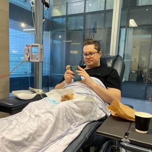 Während Krebskampf: Johnny Ruffo teilt Gesundheitsupdate