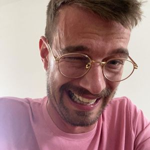 Aua! Joko Winterscheidt verdrehte sich im Urlaub einen Hoden