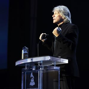 Jon Bon Jovi erholt sich immer noch von Stimmband-OP 2022
