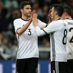 Elfmeter-Held Jonas Hector versteigert EM-Glücksschuhe