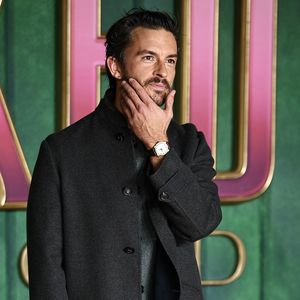 Jonathan Bailey trug als "Wicked"-Vogelscheuche Prothesen