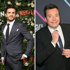 Jonathan Bailey und Jimmy Fallon küssen sich fast in TV-Show