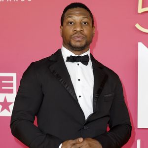 Jonathan Majors  bei den 54. NAACP Image Awards in Pasadena, Februar 2023