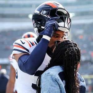So süß supportet Simone Biles ihren Jonathan beim NFL-Spiel