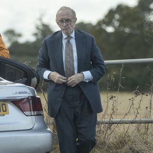 Bilder vom "The Crown"-Set: Jonathan Pryce als Prinz Philip