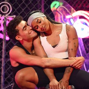 Verlobt? Jordan Chiles & Ezra Sosa tragen Hochzeits-Tattoos