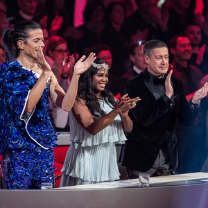 Wieder Flatterkleid: Versteckt Motsi Mabuse Baby-Bäuchlein?