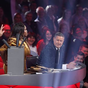 Shake it! Motsi Mabuse wackelt in Schlappen mit der Kugel!