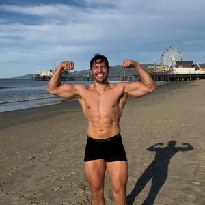 Schwarzeneggers Sohn gewinnt ersten Bodybuilding-Wettbewerb